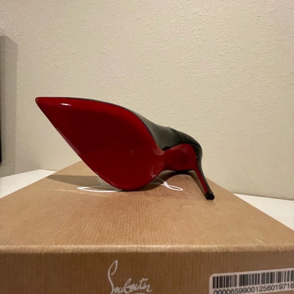 Louboutin So Kate - Picture 6 of 10